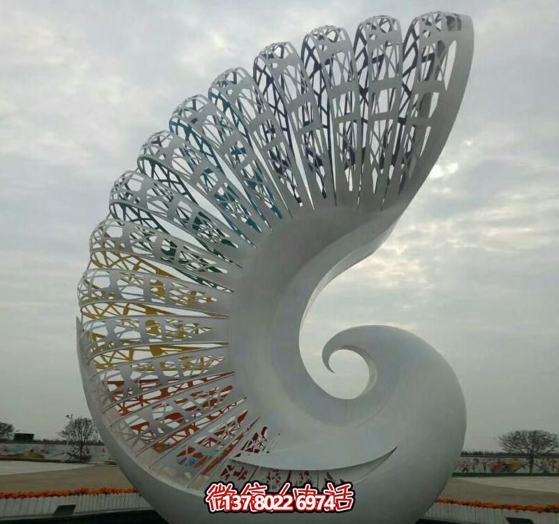 不銹鋼鳳凰雕塑，抽象而鏤空