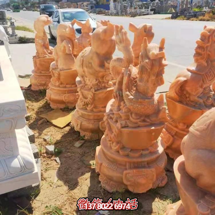 紅晚霞景區，十二生肖雕塑之旅