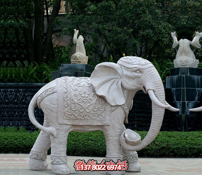 精美浮雕大象雕塑，點綴綠意花園