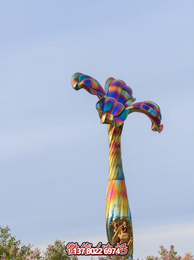 玻璃鋼藝術(shù)雕塑，點綴五彩花朵，為公園景觀帶來絢麗奪目的藝術(shù)氛圍