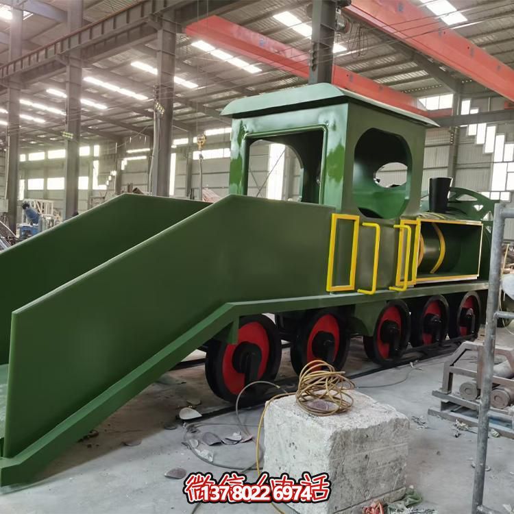 精致不銹鋼車頭雕塑，給游樂園增添時(shí)尚色彩