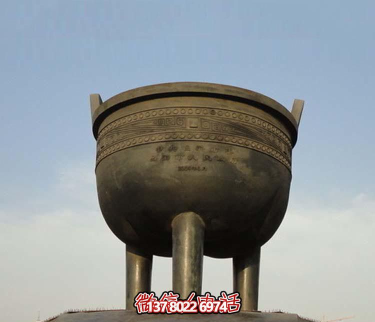 大型青銅圓形香爐，裝飾廣場景區(qū)