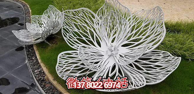 不銹鋼蓮花雕塑，鐵藝裝點(diǎn)戶外廣場(chǎng)