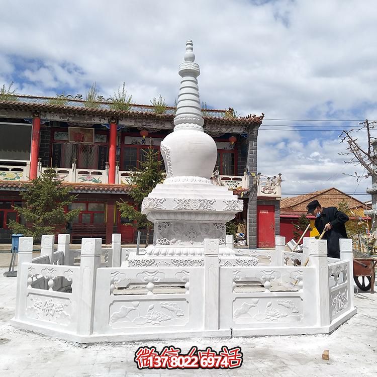大型石雕舍利塔，宗教寺廟裝置