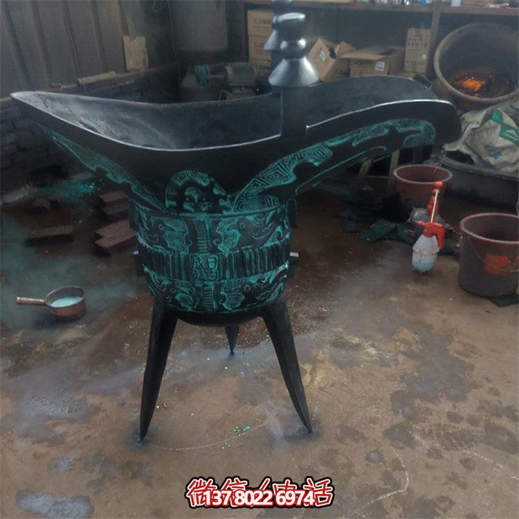 青銅仿古器皿，景觀雕塑擺放，點綴景區園林