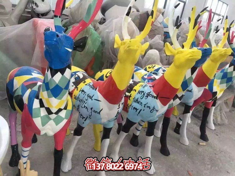 彩繪玻璃鋼鹿雕塑，商場(chǎng)、兒童樂園風(fēng)格擺件