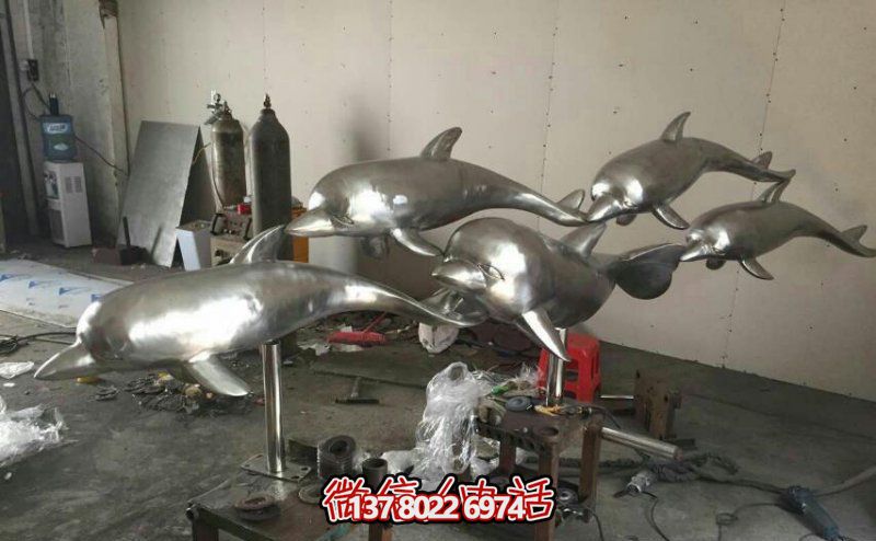 街邊一群游玩的不銹鋼海豚雕塑 街邊一群游玩的不銹鋼海豚雕塑