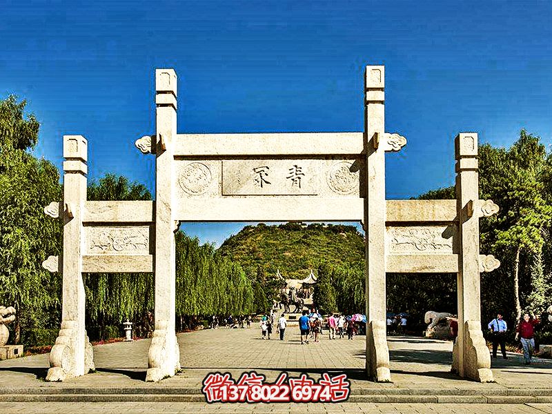 陵園入口簡(jiǎn)易三門四柱石牌坊 陵園入口簡(jiǎn)易三門四柱石牌坊